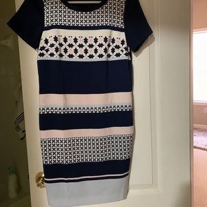 patterned short sleeved shift dress